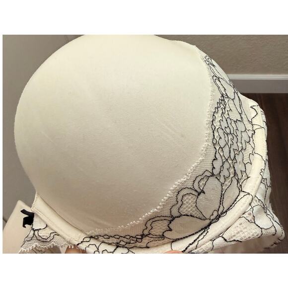 Victoria Secret 36DD Bra - Picture 3 of 5